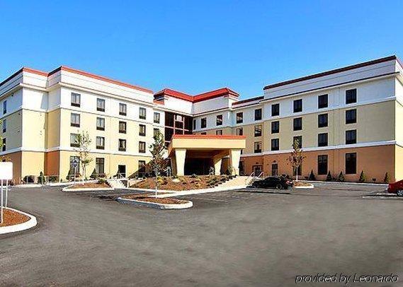 Holiday Inn Express & Suites Harrisburg West Hotel 3*
