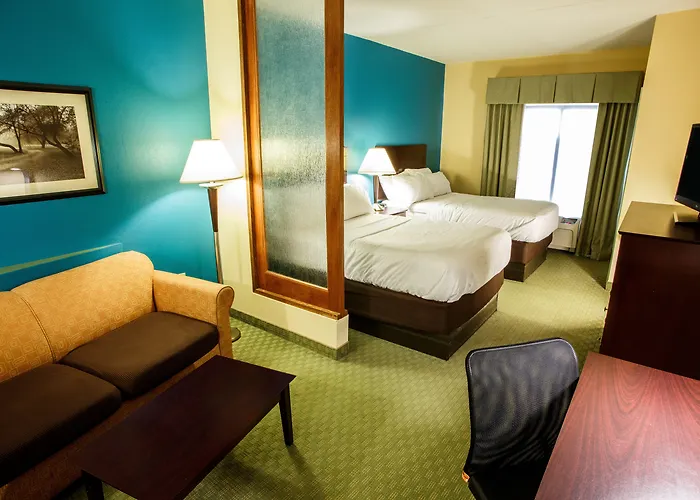 Holiday Inn Express & Suites Harrisburg West