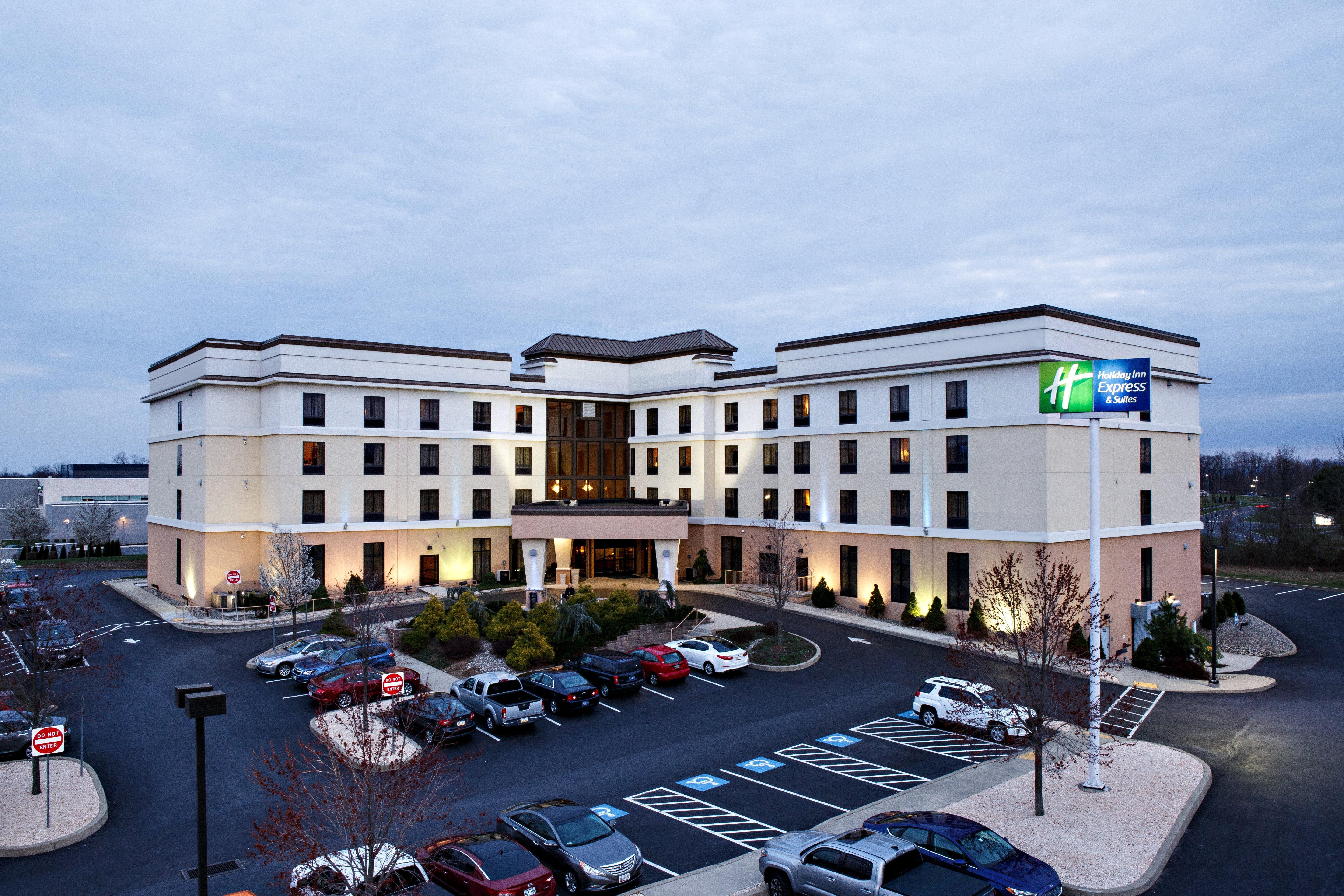 Holiday Inn Express & Suites Harrisburg West Hotel Mechanicsburg