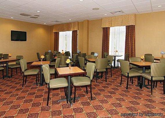 Holiday Inn Express & Suites Harrisburg West 3*